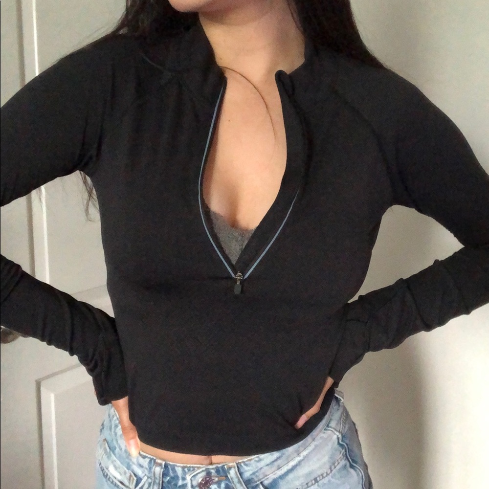LULULEMON thin quarter neck slip on